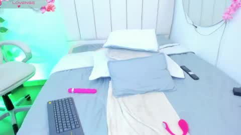 Mia online show from May 30, 9:43 pm