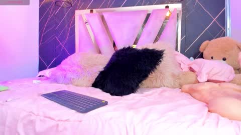 Mia online show from February 4, 3:31 am