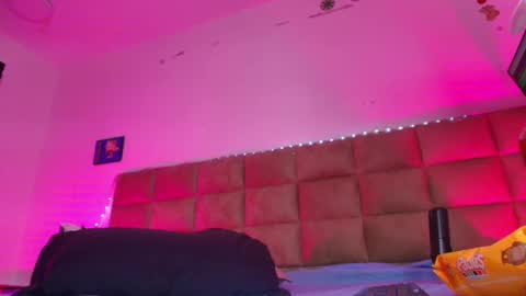 Snapshot of mia_0_ chatting on September 23, 7:34 pm Emi online show from September 23, 7:34 pm