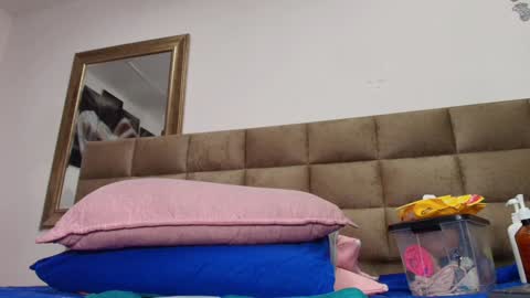 Snapshot of mia_0_ chatting on January 16, 7:20 pm Emi online show from January 16, 7:20 pm