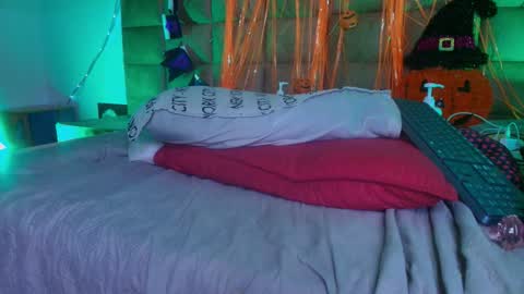 Emi online show from October 21, 10:03 pm