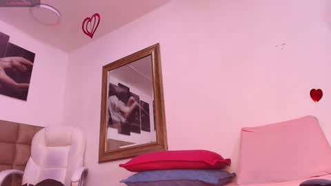 Snapshot of mia_0_ chatting on March 8, 7:07 pm Emi online show from March 8, 7:07 pm