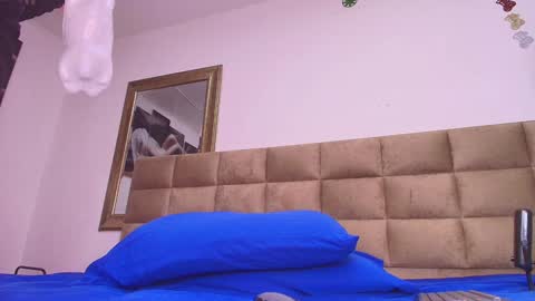 Snapshot of mia_0_ chatting on January 31, 7:18 pm Emi online show from January 31, 7:18 pm