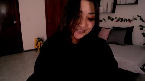 Snapshot of mia_112022 chatting on October 10, 2:33 pm Mia zoe online show from October 10, 2:33 pm