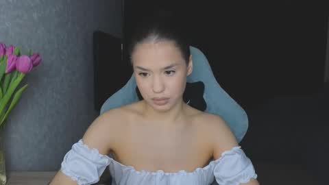 Mia online show from March 8, 9:24 am