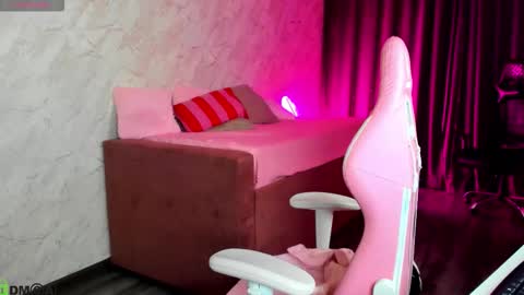 Mia  GMT7 Mon Tue Wen Thur 1000am-0300pm Sat 0300am-0900am online show from October 21, 12:14 am