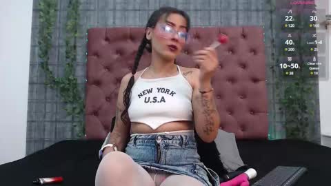 Snapshot of mia__coluccy chatting on February 17, 3:04 am Mia online show from February 17, 3:04 am
