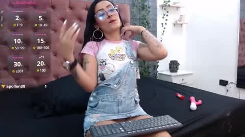 Snapshot of mia__coluccy chatting on March 3, 3:49 am Mia online show from March 3, 3:49 am