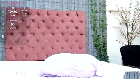 Snapshot of mia__coluccy chatting on September 23, 3:26 am Mia online show from September 23, 3:26 am