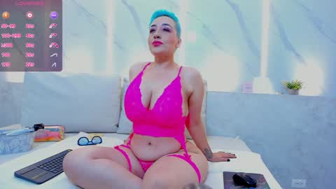 Snapshot of mia_becke chatting on January 31, 11:56 am Mia online show from January 31, 11:56 am