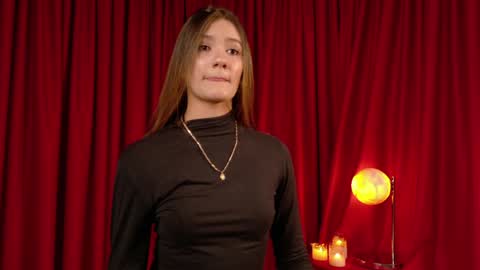 Mia Benett  online show from March 30, 1:00 pm