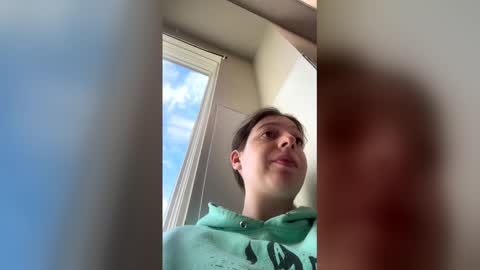 Mia online show from March 6, 9:43 pm