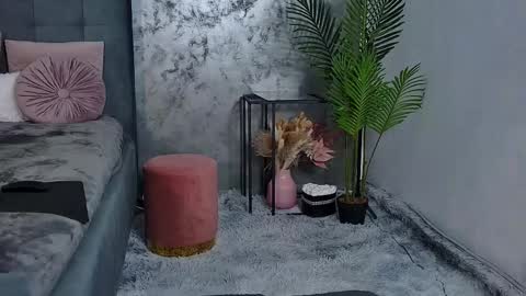 Freya Allen online show from October 25, 9:43 pm