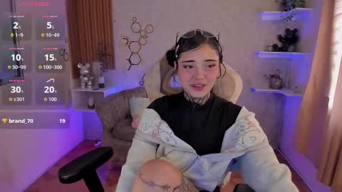 Snapshot of mia_cat05 chatting on October 7, 5:39 pm Mia online show from October 7, 5:39 pm