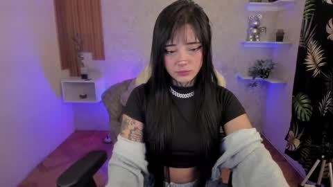 Snapshot of mia_cat05 chatting on December 6, 6:59 am Mia online show from December 6, 6:59 am