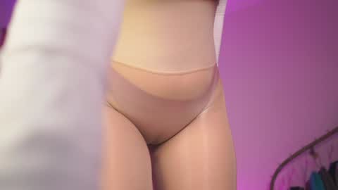 Snapshot of mia_coliin chatting on February 2, 1:41 pm Anna online show from February 2, 1:41 pm
