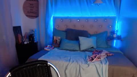 Snapshot of mia_collens_ chatting on January 14, 9:02 am MIA online show from January 14, 9:02 am