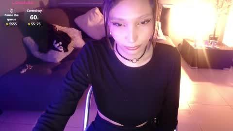 Snapshot of mia_collens_ chatting on January 7, 1:28 am MIA online show from January 7, 1:28 am