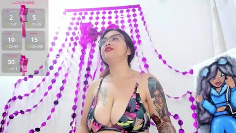 Snapshot of mia_collivens chatting on October 18, 11:35 am mia online show from October 18, 11:35 am
