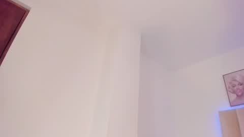 Snapshot of mia_corner chatting on September 21, 5:11 pm mia_corner online show from September 21, 5:11 pm