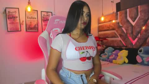 Snapshot of mia_coxx1 chatting on October 7, 3:00 am Mia online show from October 7, 3:00 am