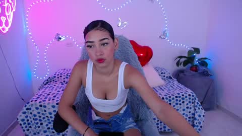 mia_cute_girl online show from June 4, 12:09 pm