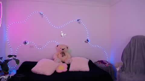 mia_cute_girl online show from July 23, 12:02 pm