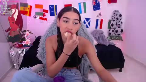 mia_cute_girl online show from July 16, 12:21 pm