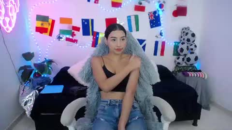 mia_cute_girl online show from July 2, 12:11 pm