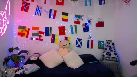 mia_cute_girl online show from June 11, 12:24 pm