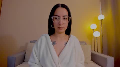 Sarah Luna online show from February 5, 6:33 pm