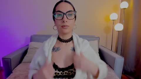 Sarah Luna online show from February 20, 5:25 pm