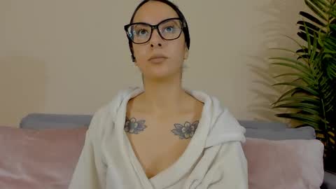 Sarah Luna online show from June 5, 11:38 am