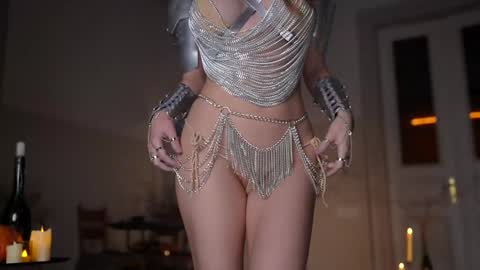 Mia online show from October 31, 8:13 pm