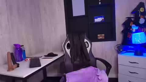 mia_esposito2 online show from October 16, 4:37 am