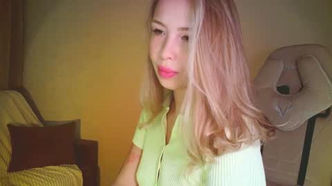 Mia online show from July 26, 11:01 pm