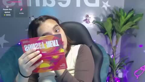 Mia online show from December 14, 12:55 pm