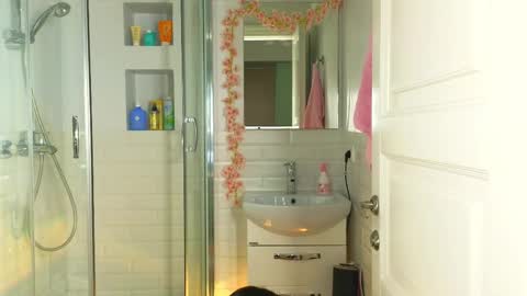 Snapshot of mia_g_ chatting on March 3, 5:37 am Mia online show from March 3, 5:37 am