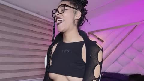 Mia online show from March 25, 3:56 am