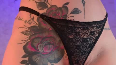 mia_hill1_ online show from June 1, 8:10 pm