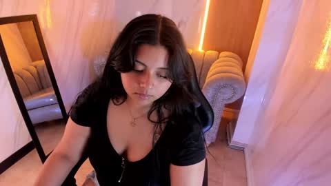 Mia online show from October 6, 8:35 pm