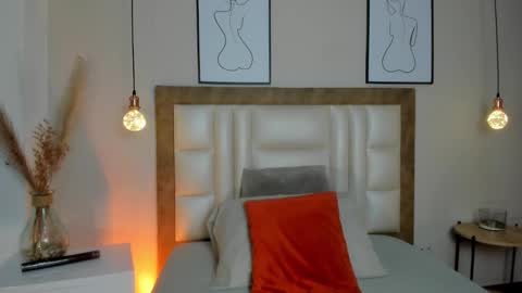 Mia online show from March 22, 3:07 pm