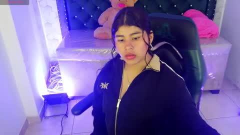mia_kittie_m online show from May 9, 7:49 pm