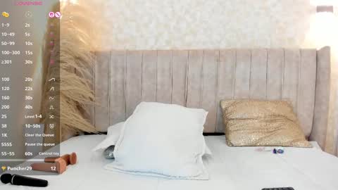 Mia online show from September 16, 2:14 pm