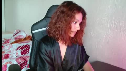 mia_luiza online show from June 9, 9:20 am