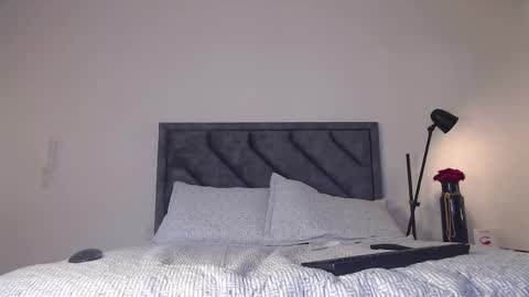 Mia online show from February 17, 2:05 pm