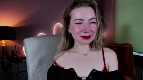 Snapshot of mia_luxx92 chatting on October 5, 2:11 pm Mia online show from October 5, 2:11 pm
