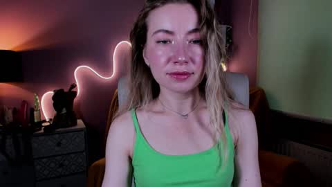 Snapshot of mia_luxx92 chatting on September 18, 6:45 am Mia online show from September 18, 6:45 am