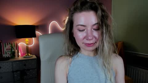 Mia online show from November 9, 3:08 pm