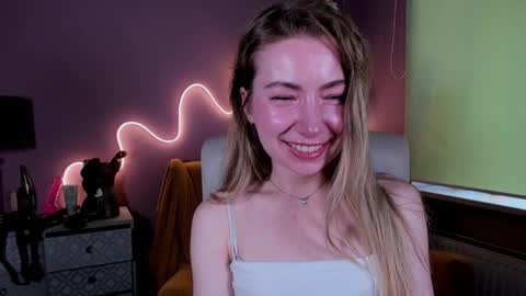 Snapshot of mia_luxx92 chatting on September 21, 1:32 pm Mia online show from September 21, 1:32 pm